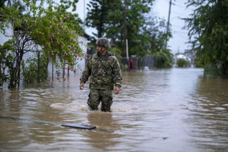 Familias en Salinas tuvieron que desalojar sus casas debido a las inundaciones.