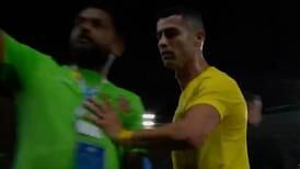 Cristiano Ronaldo, envuelto en la polémica, tras agredir a un aficionado en Arabia Saudita