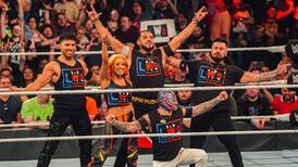 Santos Escobar y su LWO lideran la WWE en venta de mercancía