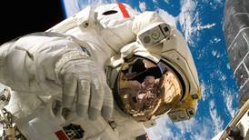 NASA: Así fue la primera caminata de dos astronautas mujeres en el espacio