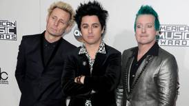 Green Day es aplaudido por fanáticos tras cancelar actuación en Rusia