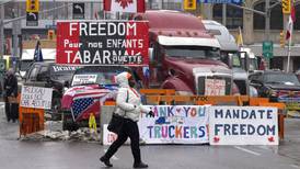 Protestas contra restricciones del COVID bloquean tránsito comercial de Estados Unidos y Canadá