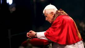 Cuenta feka trolleó a medio mundo (literalmente) con la supuesta muerte de Benedicto XVI