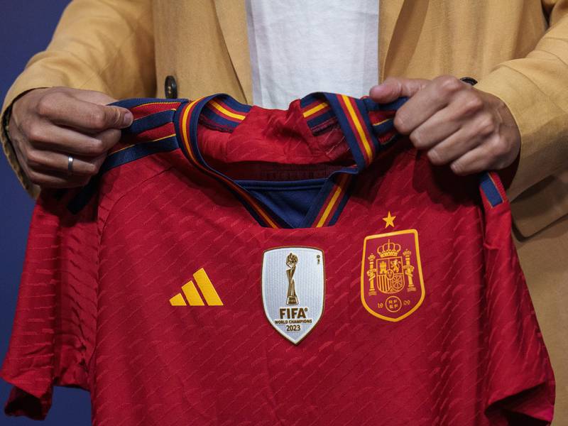 Jugadoras de futbol en España levantan boicot contra la selección tras intervención del gobierno