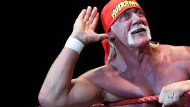 Según fuentes cercanas revelan que Hulk Hogan estaría usando bastón luego de una cirugía de espalda