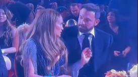 Especialista en lenguaje corporal revela a qué se debió la actitud de Ben Affleck en los Grammys