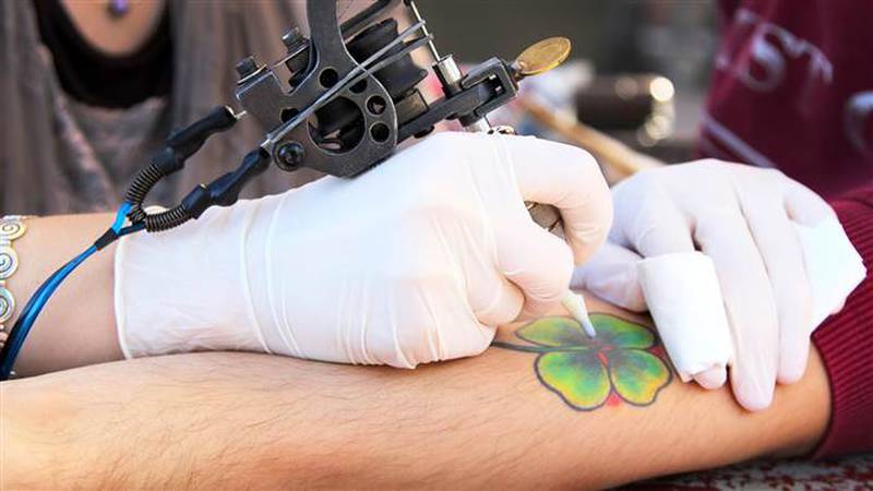 La FDA alerta sobre tinta de tatuajes contaminada