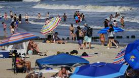 Cierran playa de Nueva York tras ataque de un tiburón 