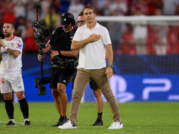 Sevilla pierde de mala manera y sale de su entrenador 