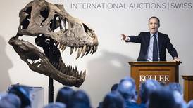 Venden esqueleto de dinosaurio por $5.3 millones en subasta