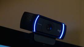 Este truco te permitirá saber si alguien te espía con la webcam de tu computadora
