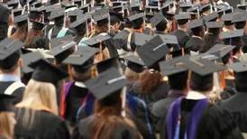 Carreras universitarias: las que se ganan más y menos dinero