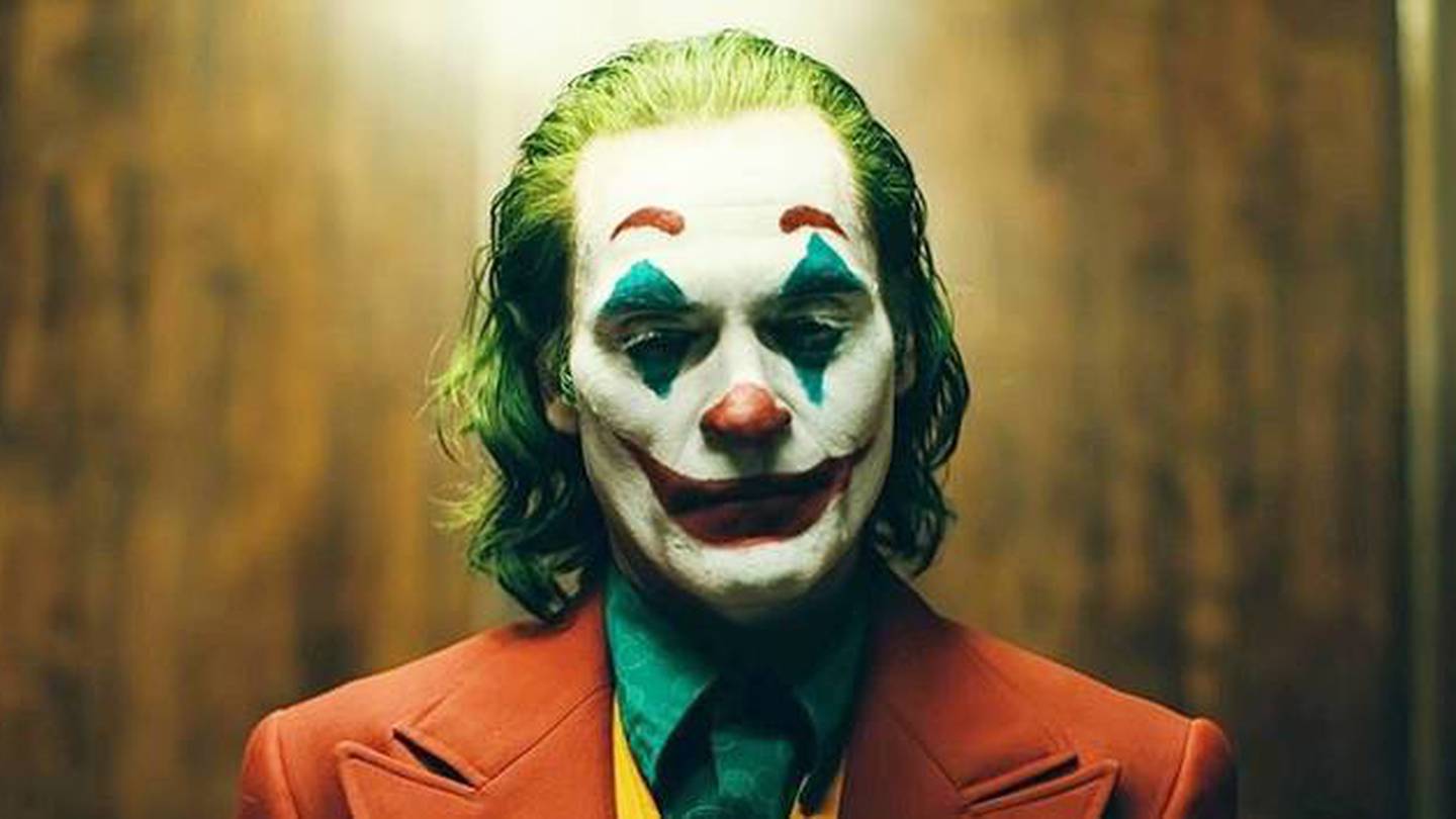 Andrew Halliday sanar carpintero VIDEO: Se disfraza de "El Joker" en Halloween y ataca a 17 personas en un  tren