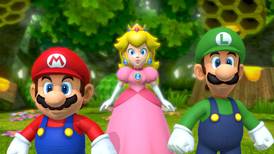 Los productos oficiales de Nintendo más bizarros, incluyendo un Luigi que lee sobre Hitler y la Peach cristiana