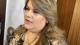 “Yo soy González Colón, no Pierluisi”, dice comisionada sobre supuestos vínculos con primos del gobernador