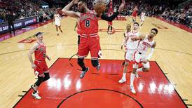 LaVine consigue 36 puntos; Bulls vencen a Rockets