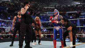 FOTOS: Bad Bunny se luce en SmackDown Live en el Choliseo