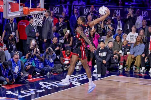 Keshad Johnson conquista el concurso de donqueos de la NBA