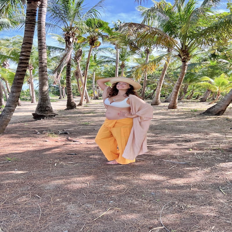 La actriz y modelo Tiffany Díaz expande su marca ZIVYL WAR