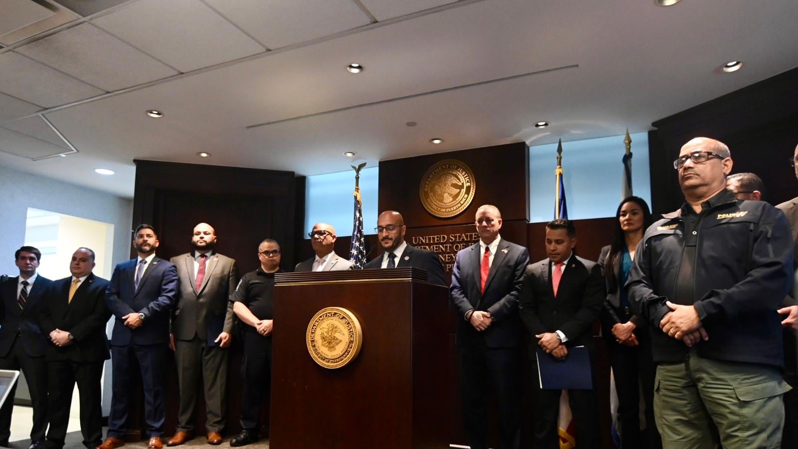 Las autoridades federales arrestaron a un grupo de miembros de "La Familia Nunca Muere".