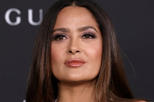 Salma Hayek: “Es momento de contar historias cuando estamos siendo atacados moralmente”