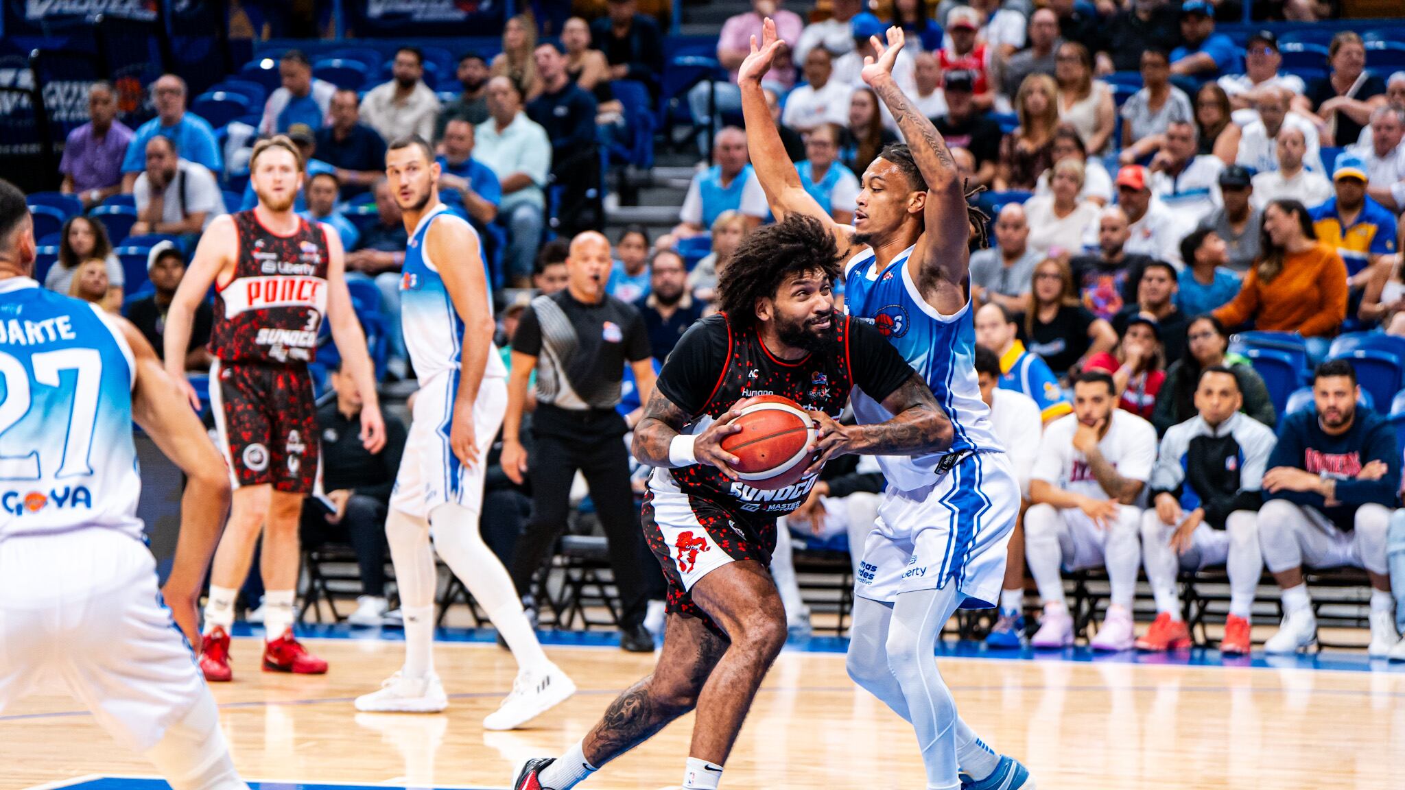 Los Vaqueros jugaron contra los Leones de Ponce.