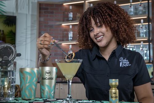 Bacardi lanza en Puerto Rico “Shake Your Future” junto a la UAGM