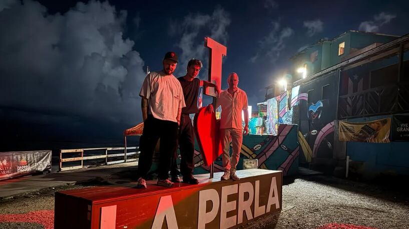 Residente, Austin Butler, y Darren Aronofsky en La Perla