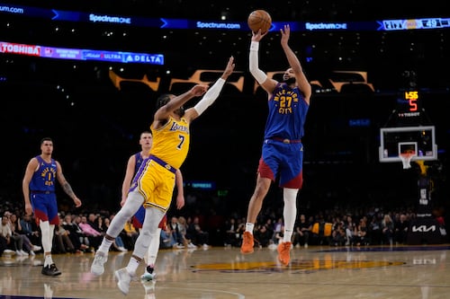 Nuggets continúan su dominio sobre los Lakers 