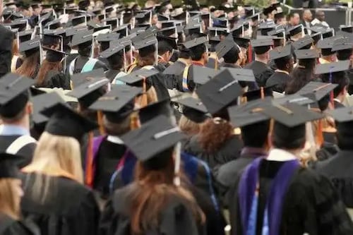 Carreras universitarias: las que se ganan más y menos dinero