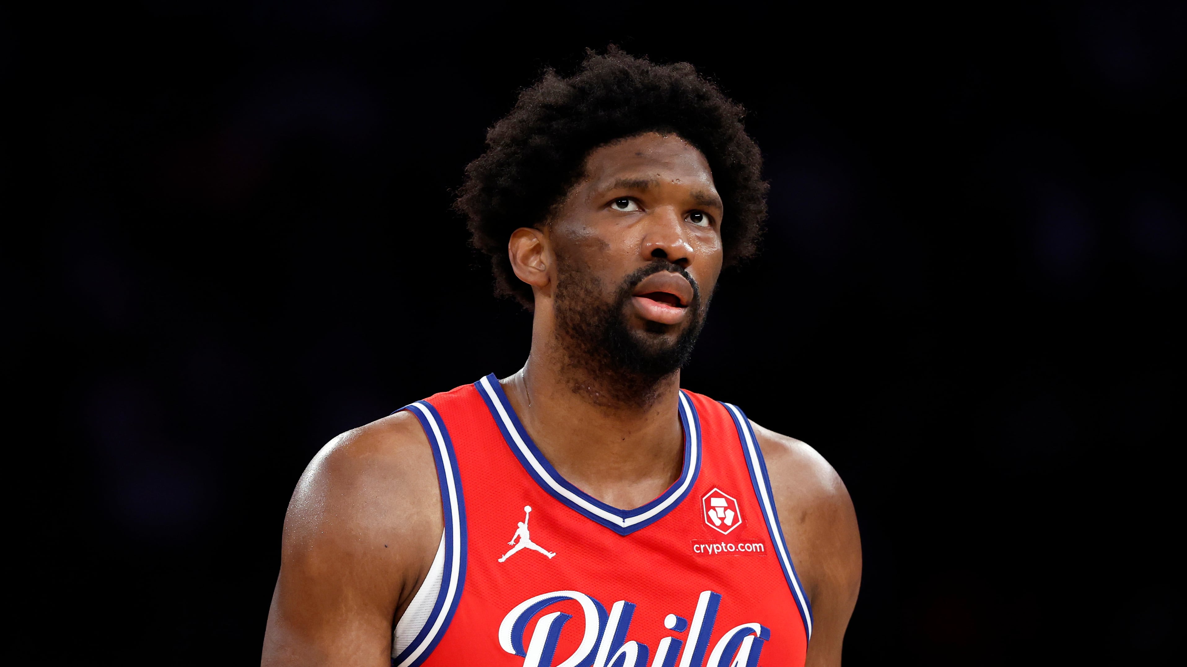 Joel Embiid, estrella de la NBA, reveló que sufre Parálisis de Bell.