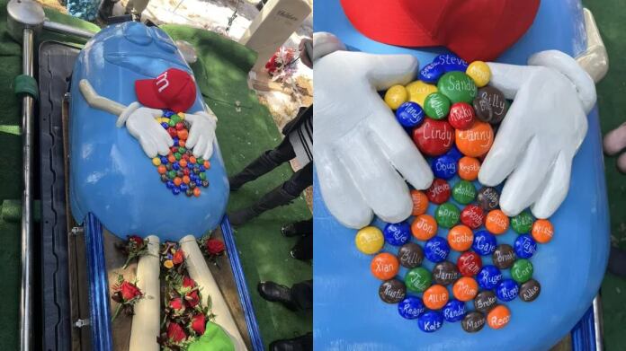 Funeral con ataúd de M&M