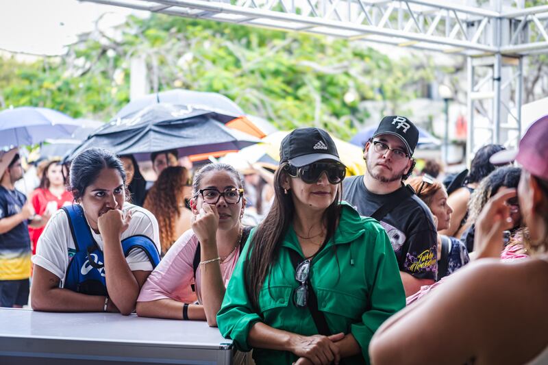Las largas filas se realizaron en el casco urbano de Río Piedras.