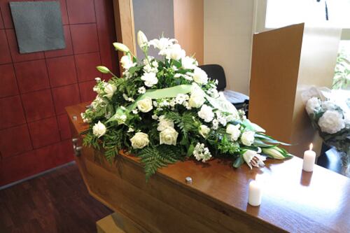 Fiebre de Barbie llega a funeraria que ofrece feretro para muñeca