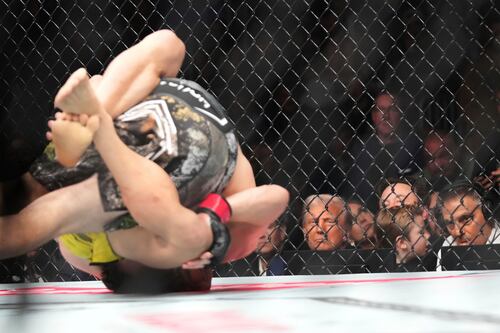 Volkanovski retiene título pluma en UFC 314 con decisión unánime sobre Lopes