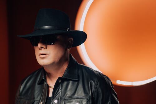 Wisin se une a Bad Bunny en la sexta función de la residencia en el Choliseo