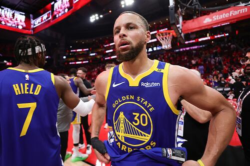 Stephen Curry anota 31 puntos en la victoria de los Warriors sobre los Rockets en el juego 1