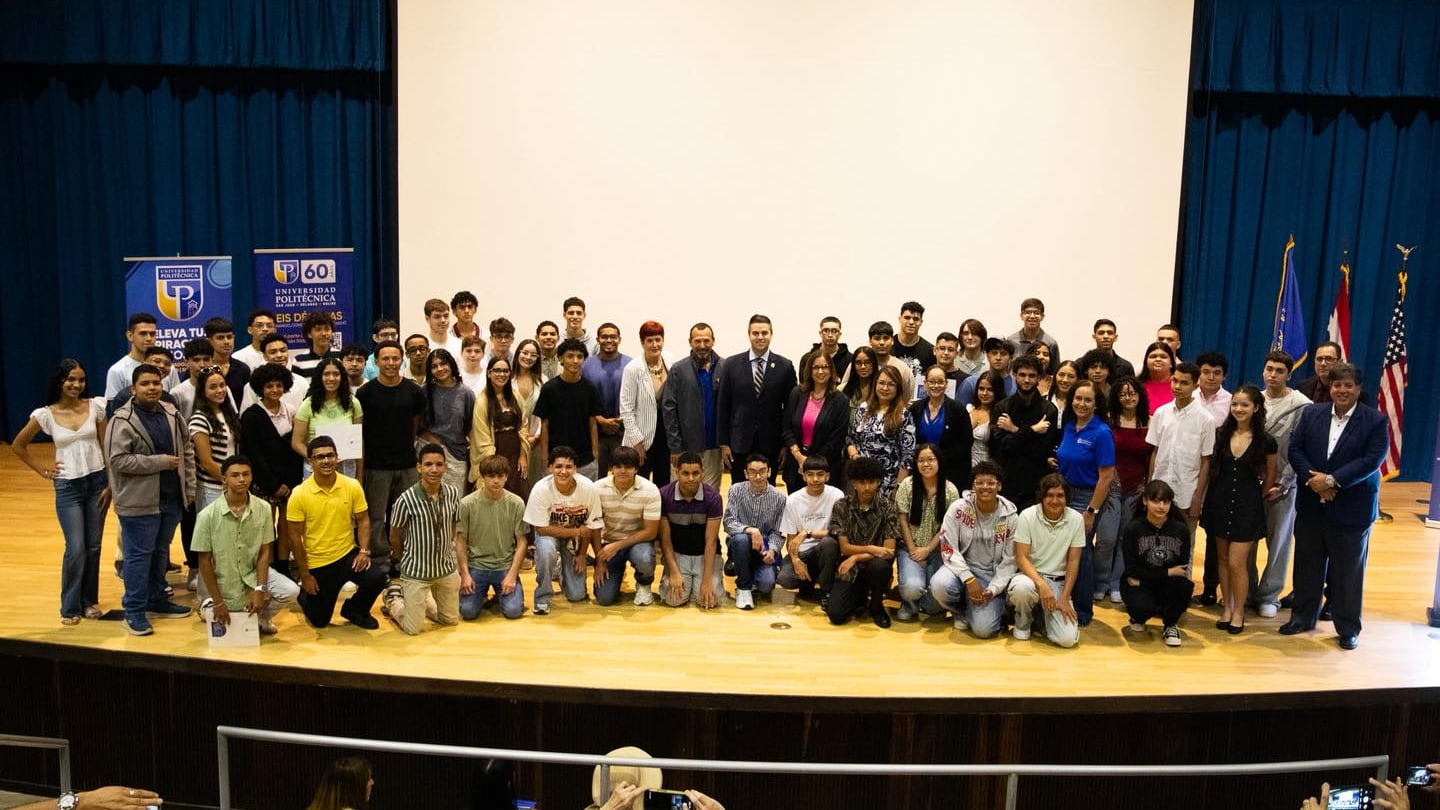 Estudiantes de la Universidad Politécnica en su día de logros STEM #3
