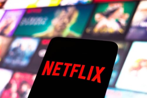 Netflix lanza botón de IA para saltar escenas aburridas: cómo funciona y qué significa para el cine