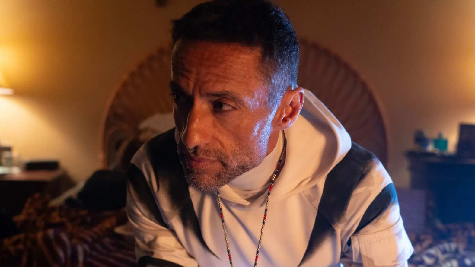 Kamar de los Reyes como White Tiger