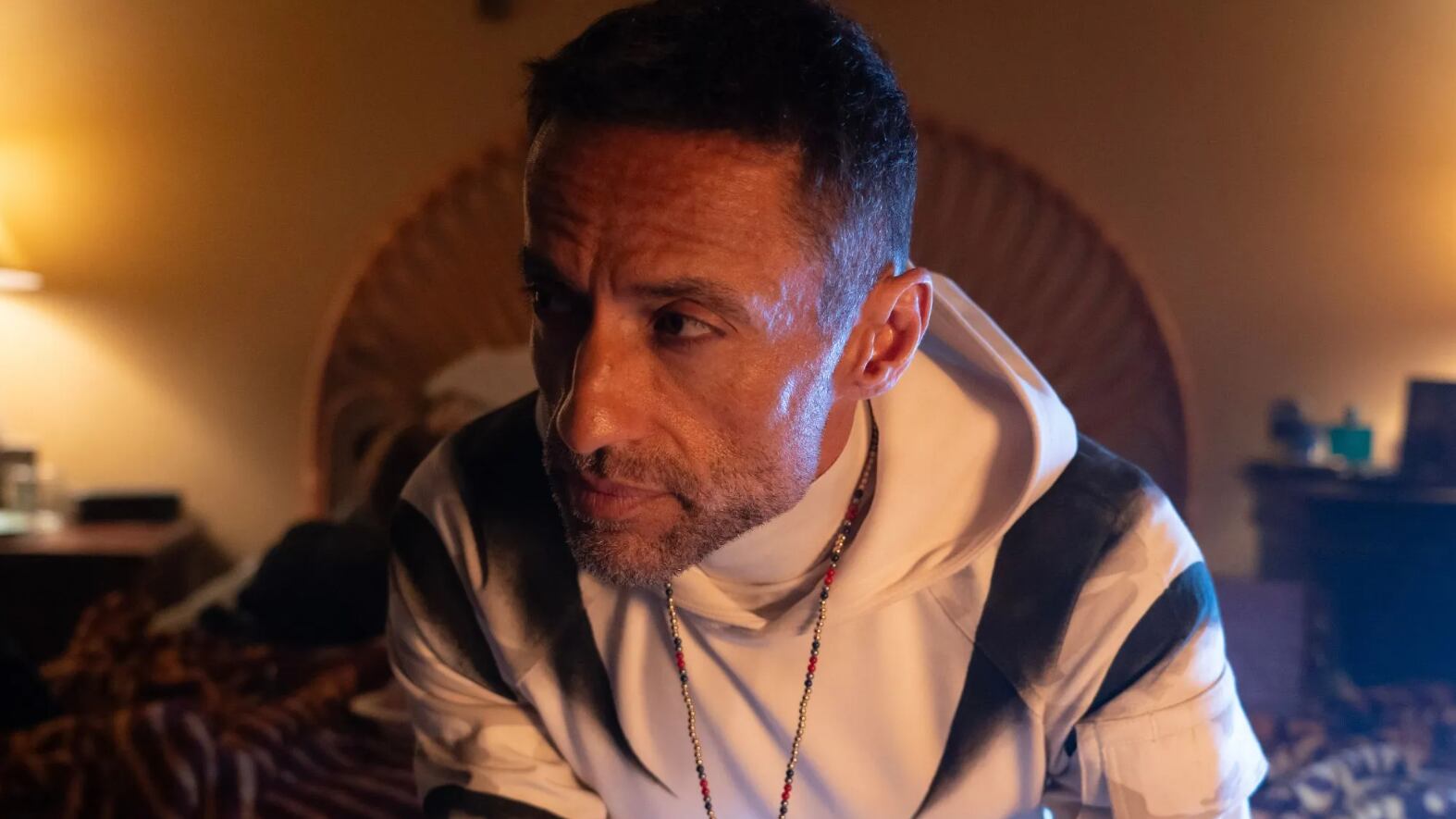 Kamar de los Reyes como White Tiger