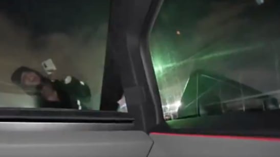 Famoso Streamer estadounidense atropelló a un fan durante una transmisión en vivo - Fuente: Video de X