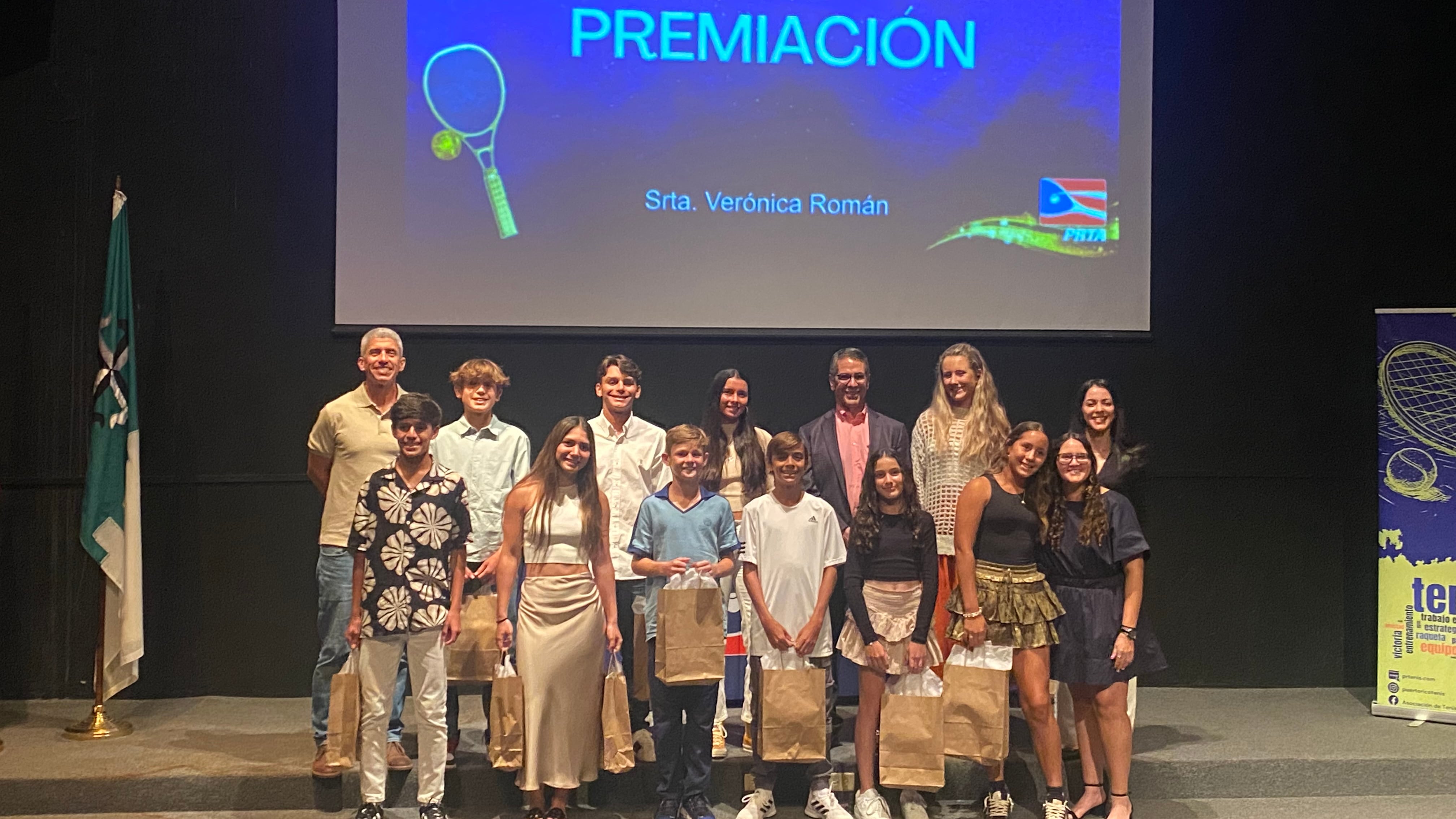 Asociación de Tenis de Puerto Rico reconoce a jóvenes de 12 a 18 años en premiación anual.