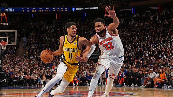 NUEVA YORK, NY - 29 DE MAYO: Tyrese Haliburton (#0) de los Indiana Pacers conduce el balón durante el partido contra los New York Knicks, en el Juego 5 de las Finales de la Conferencia Este 2025, celebrado el 29 de mayo de 2025 en el Madison Square Garden, en la ciudad de Nueva York.