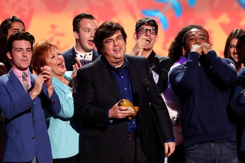 El exproductor de Nickelodeon Dan Schneider demanda a creadores de “Quiet on Set”