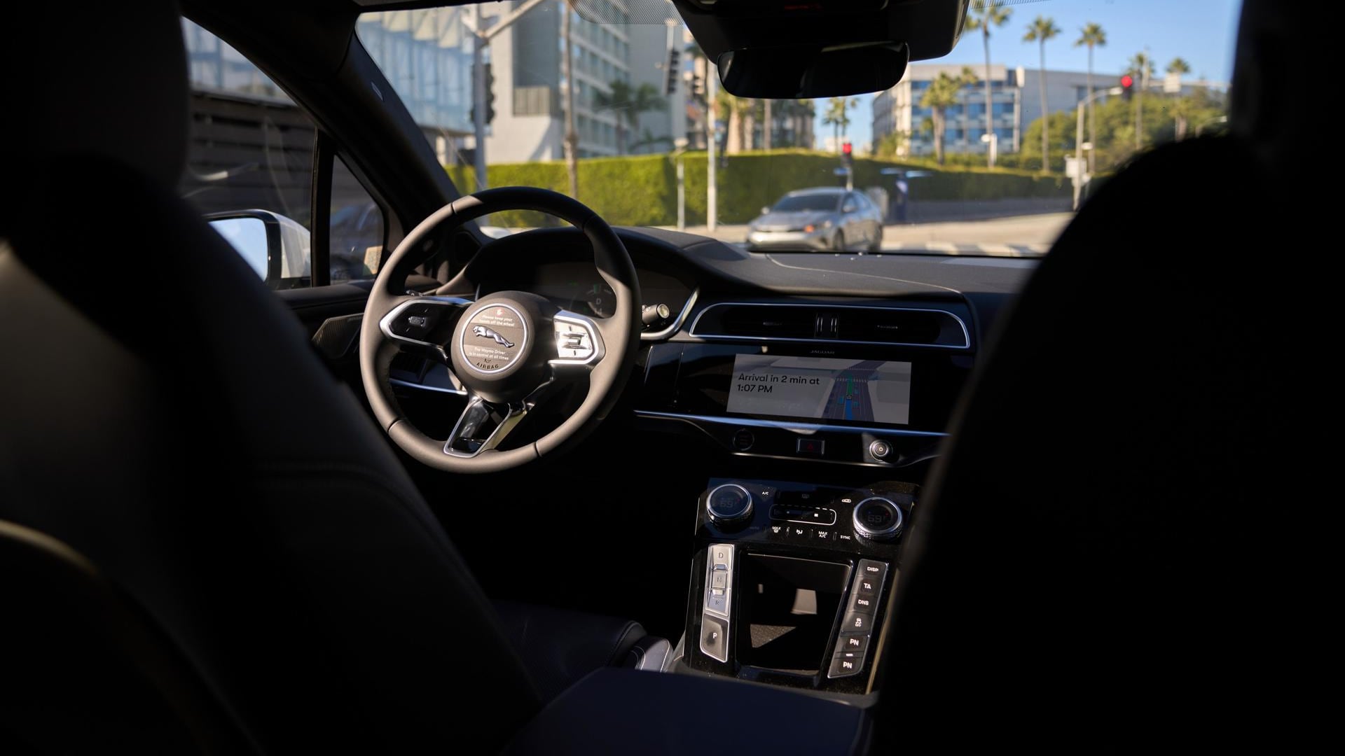 Fotografía de archivo del interior de un vehículo autónomo de la compañía Waymo, en Los Ángeles (CA, EE.UU.). EFE/Allison Dinner
