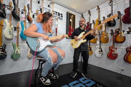 Podrían recibir hasta $1,000 en instrumentos: Anuncian programa de desarrollo para músicos jóvenes