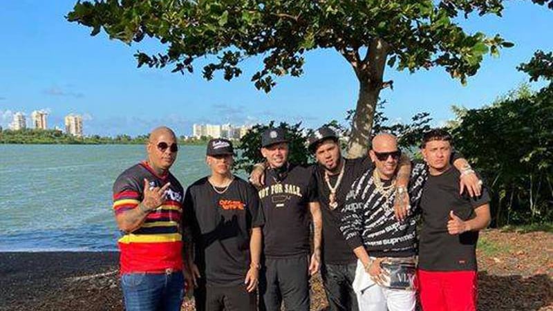Pacho junto a Daddy Yankee, Residente, Anuel y Kendo Kaponi