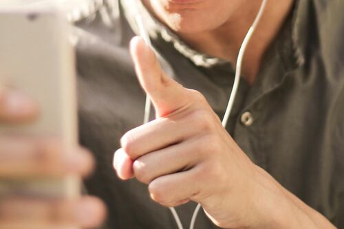 Pa’ los feítos: Así puedes activar el filtro de belleza durante una videollamada de WhatsApp