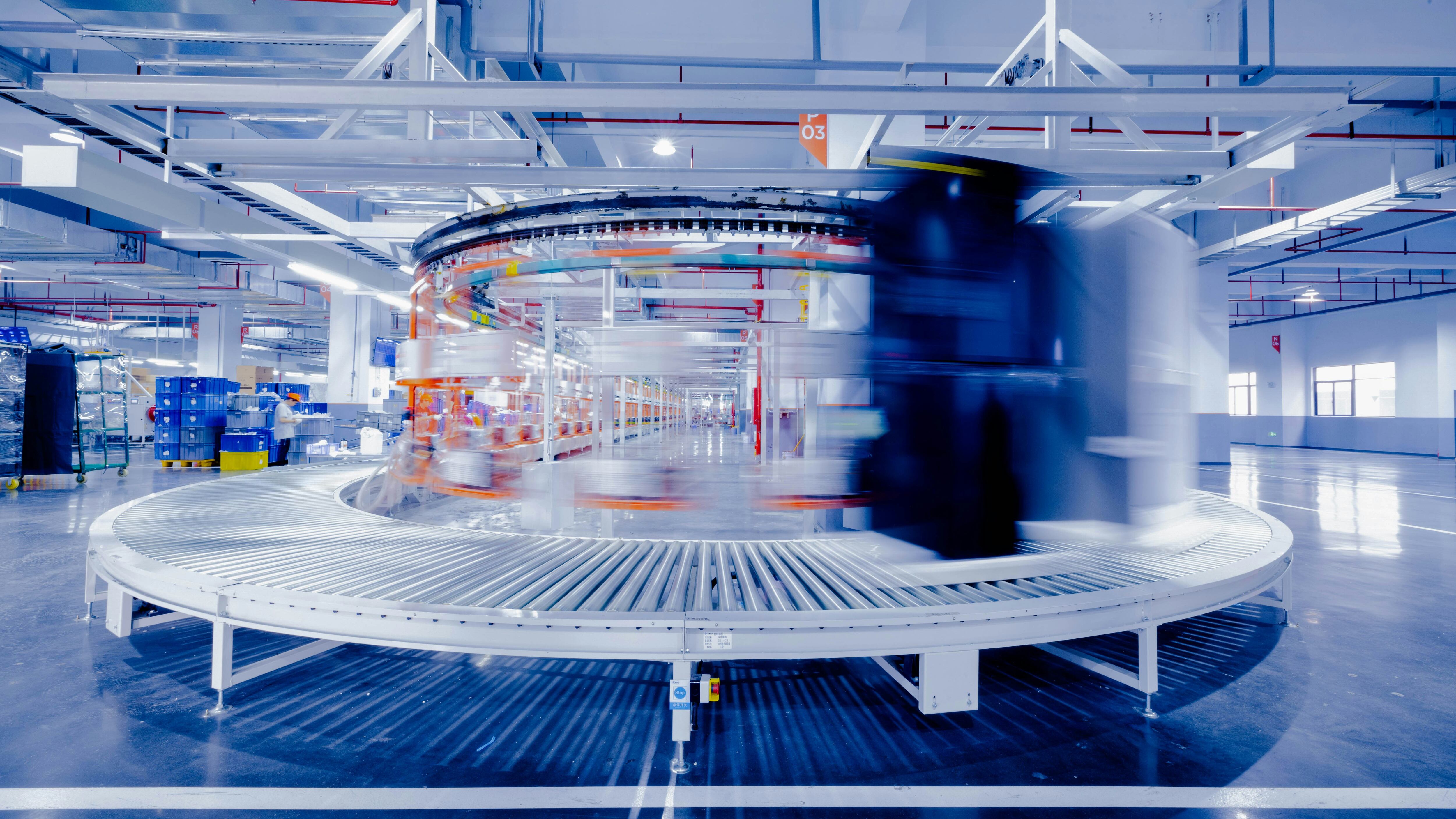 La instalación procesa alrededor de 40 toneladas de residuos alimentarios por día, que llegan en camión desde varios cientos de supermercados, grandes almacenes y fabricantes masivos.